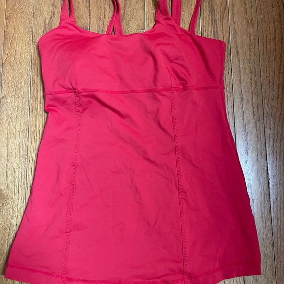 Red double strap lulu tank size 8 - Picture 5 of 5